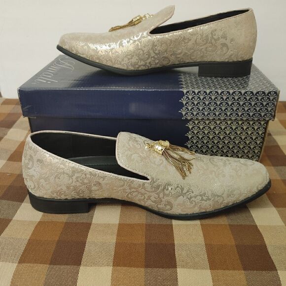 MEN'S AMALI EMBOSSED PAISLEY PRINT SLIP ON LOAFER WITH GOLD TASSELS. SIZE 10D - Picture 2 of 8